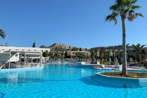 Porto Bello Beach in Καρδάμαινα — foto 24