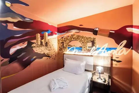 Muraless Art Hotel in Castel d'Azzano — foto 11