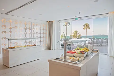 Sunrise Beach Hotel in Παραλίμνι — foto 10