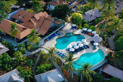 Hotel Coral Cliff Beach Resort in บ้านละไม — foto 5