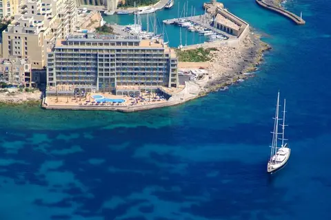 Cavalieri Art Hotel in San Ġiljan