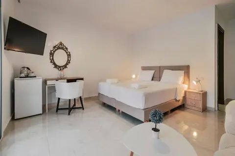 Bamboo Suites in Ιαλυσός — foto 24