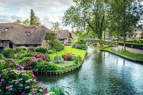 Giethoorn Old Art Hotel in Giethoorn — foto 24