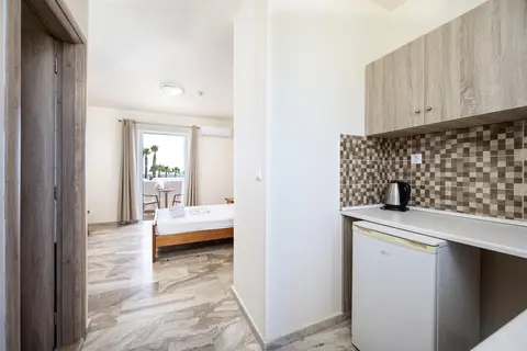 Mammis Beach Hotel in Καρδάμαινα — foto 11
