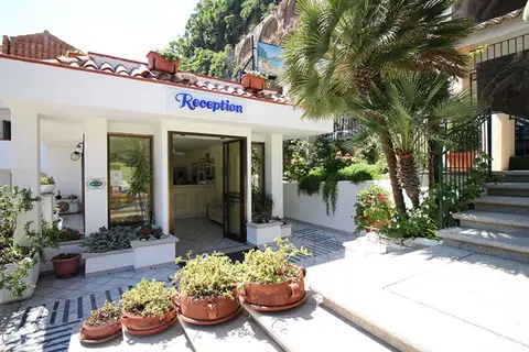 Le Roccette Mare Beach Hotel & Resturant in Rome