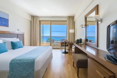 The Golden Bay Beach Hotel in Larnaca — foto 19