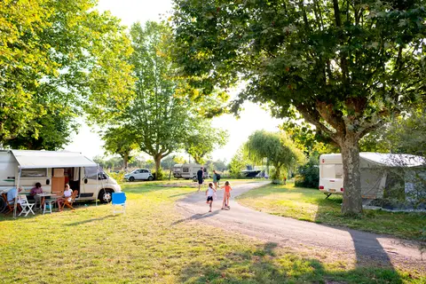 Camping De Thoissey in Saint-Didier-sur-Chalaronne — foto 8