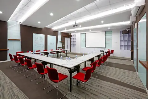 Berry Biz Hotel Sunset Road in Kuta — foto 10