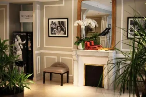 Hôtel Central Saint Germain in Parijs — foto 19