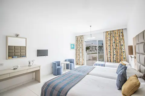 Odessa Beach Hotel in Παραλίμνι — foto 26