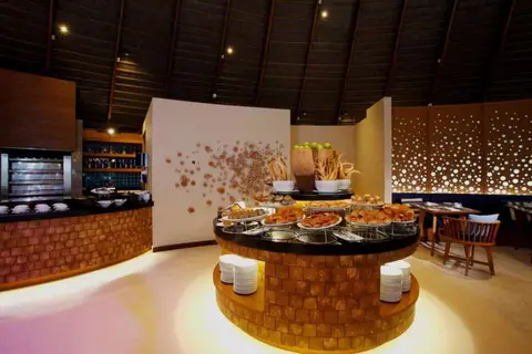 Centara Ras Fushi Resort & Spa Maldives in Centara Ras Fushi Resort & Spa — foto 23