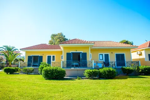 The L Suites & Apartments in Λάσση