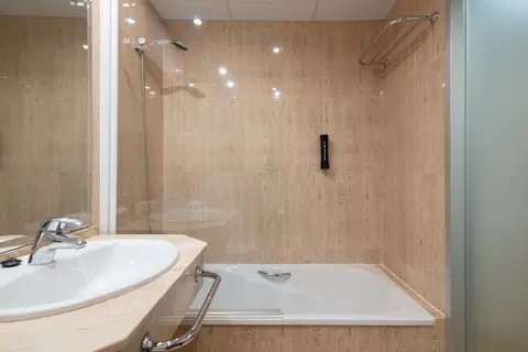 Duerming Longoria Plaza Hotel in Oviedo — foto 11