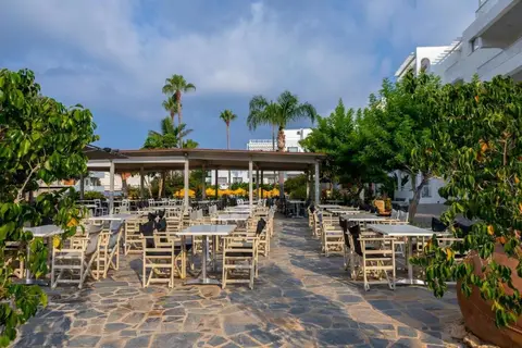 Mayfair Hotel in Paphos — foto 7