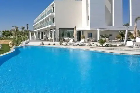 Lebay Beach Hotel in Oroklini — foto 14