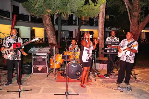 Voyager Beach Resort in ziwa La Ng'ombe ward — foto 22