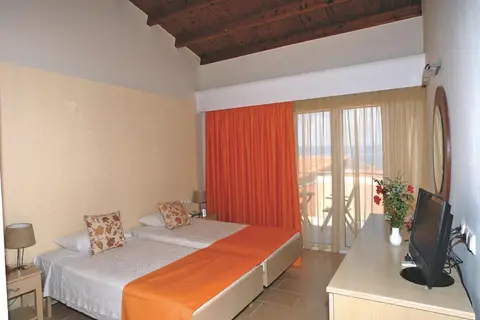 Sun Rise Resort Hotel in Μόλυβος — foto 10