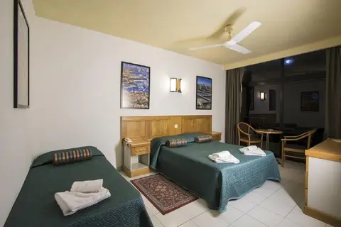 Canifor Hotel in San Lawrenz — foto 17