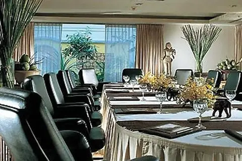 Anantara Riverside Bangkok Resort in Bangkok — foto 17