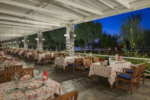 Noah's Ark Deluxe Hotel & Spa in Bafra — foto 5