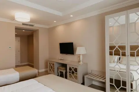Flower Hotel in Golem, foto 17