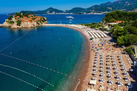 California in Sveti Stefan Island — foto 2