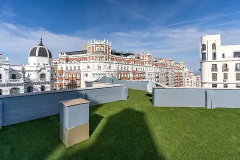 Ikonik Gran Via in Madrid — foto 4