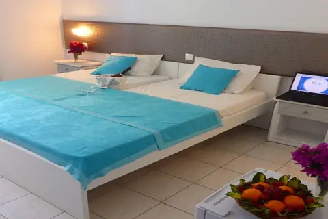 Blue Nest Hotel in Τιγκάκι — foto 15