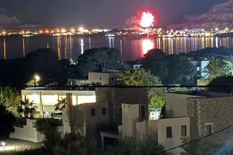 George Beach Studios & Villas in Πεύκοι — foto 29