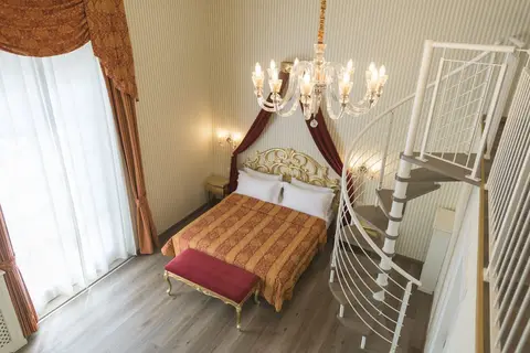 Regina del Garda Suite in Sienna — foto 15