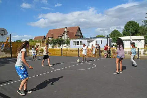 Camping La Vallée De Deauville in Saint-Arnoult — foto 5