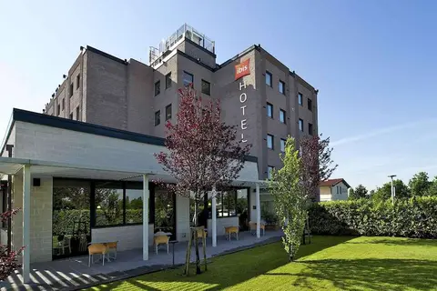 Ibis Firenze Prato Est in Campi Bisenzio — foto 9