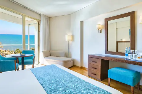 The Golden Bay Beach Hotel in Larnaca — foto 20