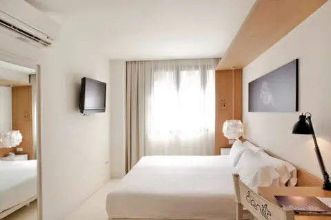 Denit Barcelona in Barcelona — foto 3