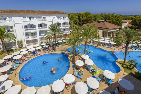 Green Garden Aparthotel in Cala Agulla