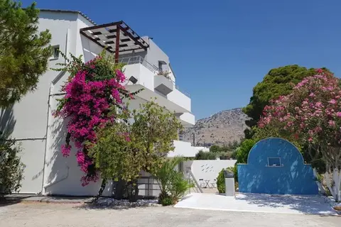 George Beach Studios & Villas in Πεύκοι — foto 7