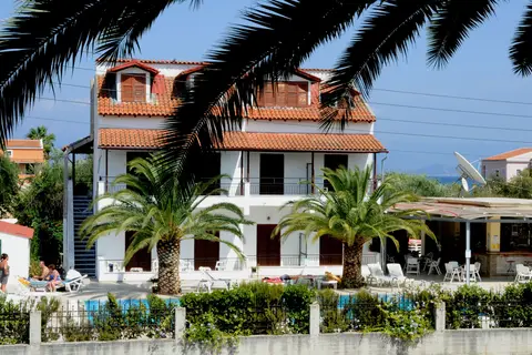 Captain's Studios & Apartments in Δημοτική Ενότητα Λευκιμμαίων — foto 19