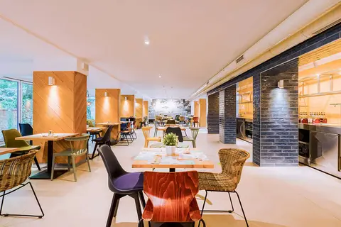 Ibis Styles Golden Sands Roomer in Sunrise — foto 10