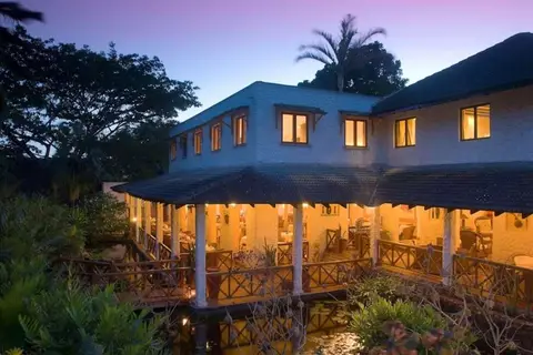 Pinewood Beach Resort & Spa in Kasemeni ward — foto 27