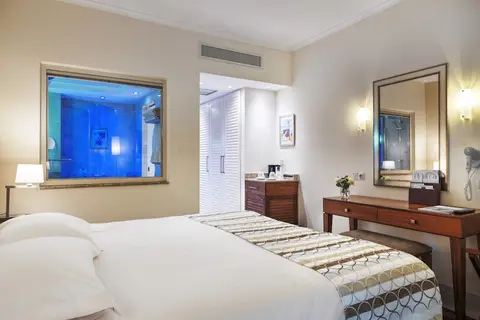 Alexander The Great Beach Hotel in Paphos — foto 11