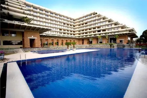Cinnamon Lakeside in Colombo