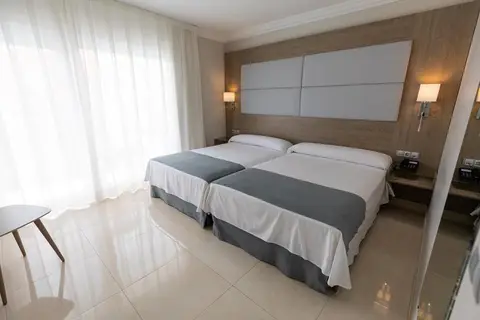 Hotel Mediterráneo Bay in Roquetas de Mar — foto 2