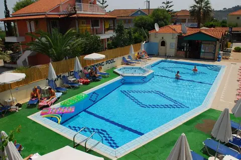 Tom & John Centre in Δημοτική Ενότητα Αρκαδίων — foto 2