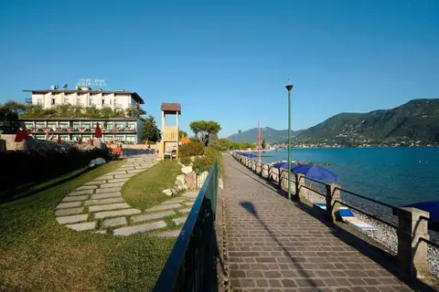 Park Hotel Casimiro Village in San Felice del Benaco — foto 3