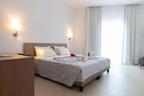 Tetyk Hotel & Suites Protaras in Παραλίμνι — foto 3