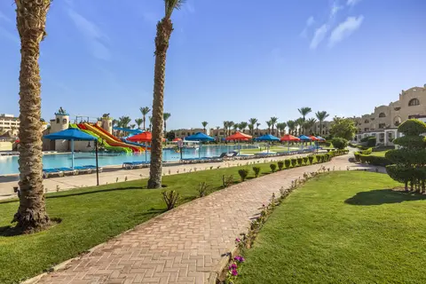 Royal Lagoons Resort & Aqua Park in الهضبه — foto 13