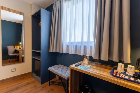 Travelodge Barcelona Poblenou in Barcelona — foto 9