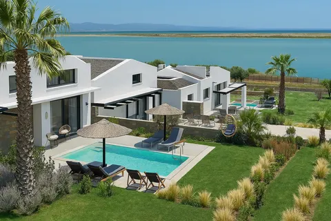 Flamingo View Suites & Villas in Νέα Ποτίδαια Νέων Μουδανιών Χαλκιδικής