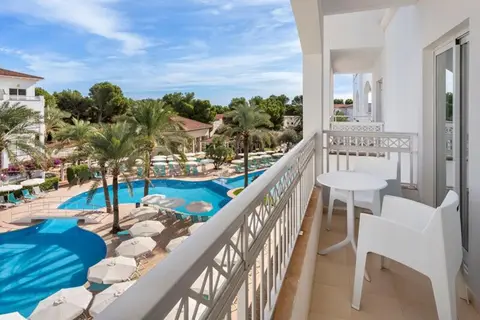 Green Garden Aparthotel in Cala Agulla — foto 5