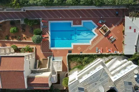 Sunset Studios & Appartementen By Estia in Μάλια